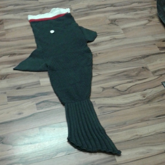New unisex knit shark blanket snuggie - Picture 5 of 8